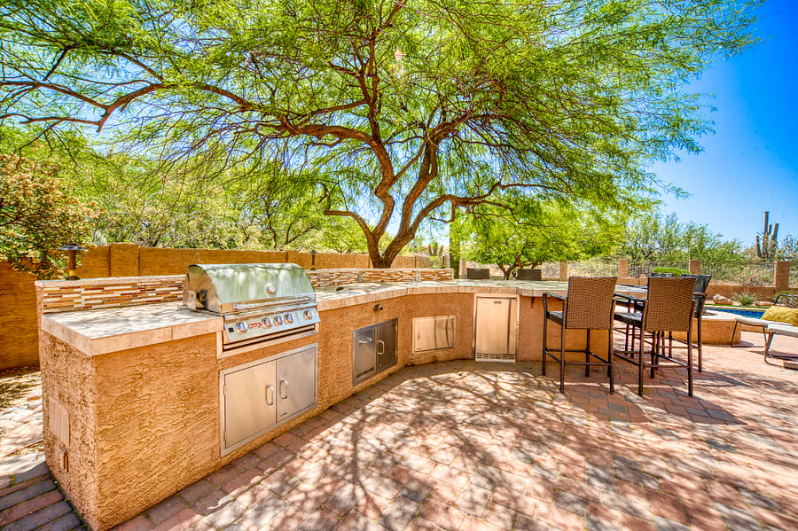Outdoor kitchen 