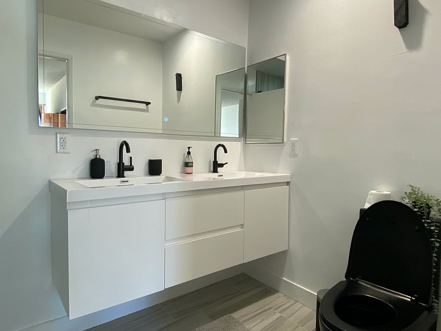 Master ensuite bathroom