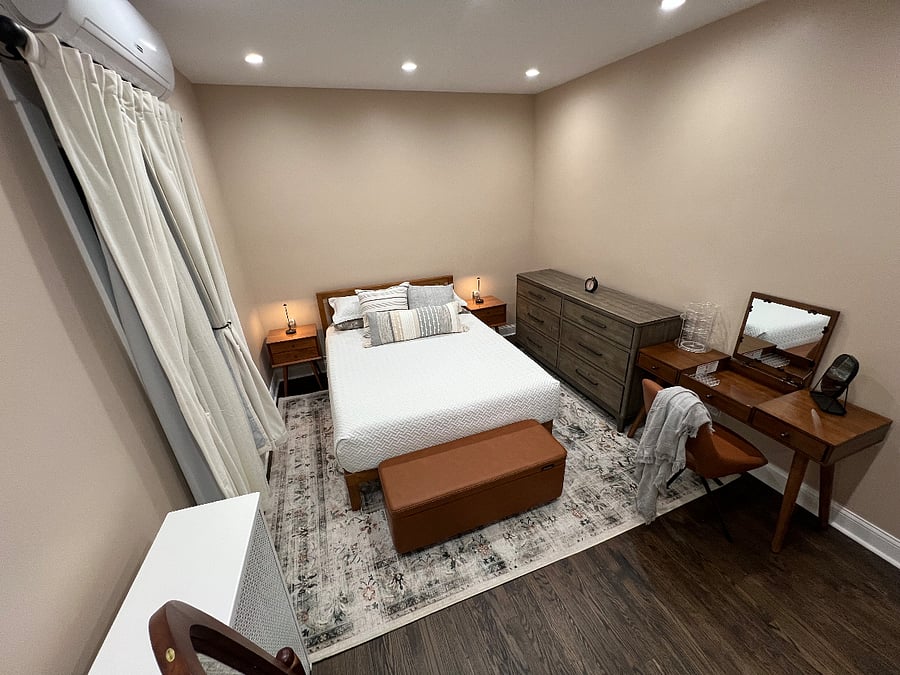 Bedroom 1 w/ queen size bed
w/ medium memory gel foam mattress