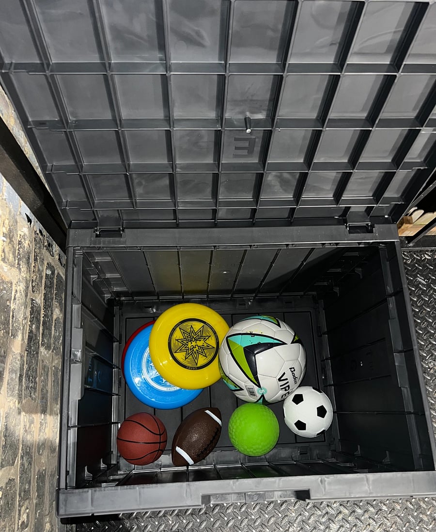 Small balls, flying disks by the backdoor of the unit.