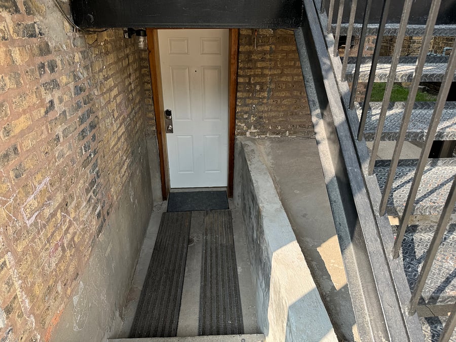 Backdoor view
accessible via keyless entry