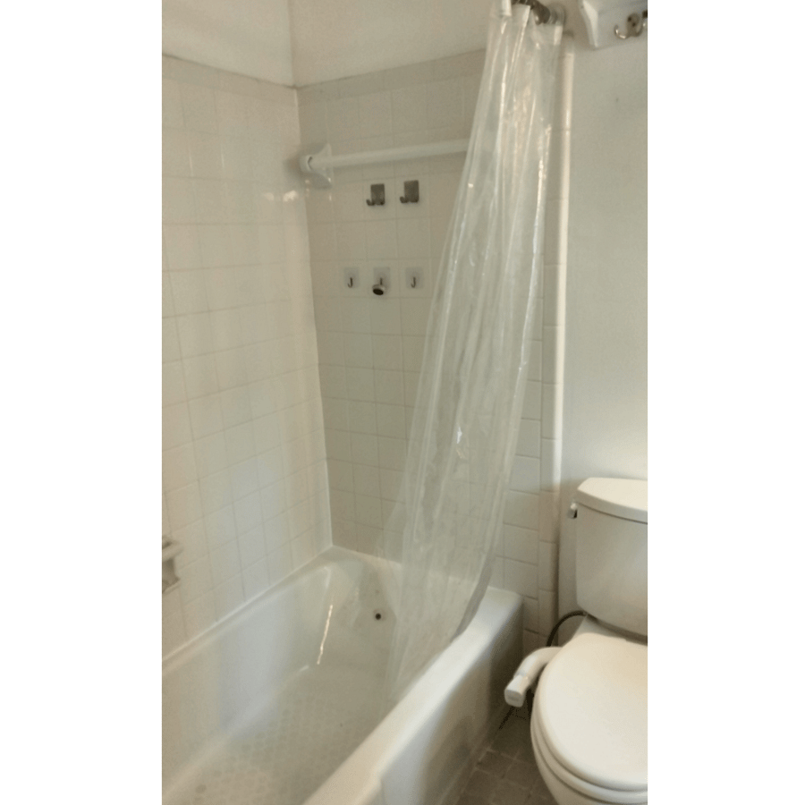 Shower / tub