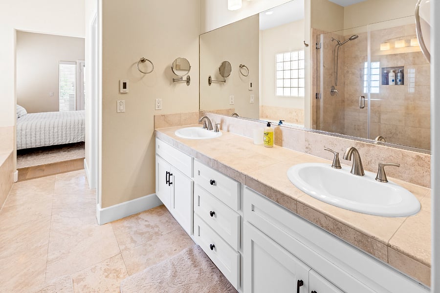 En-suite bathroom for BR1