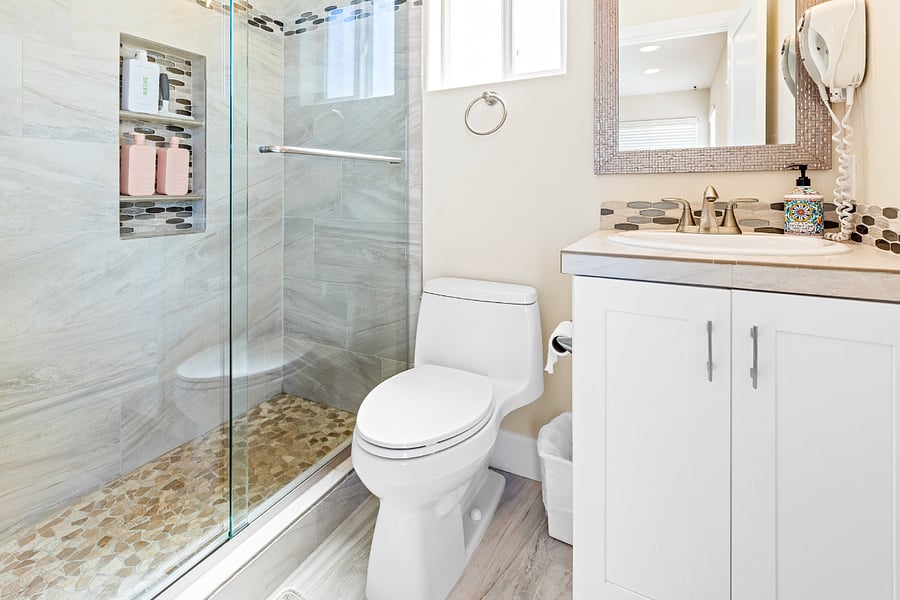 En-suite bathroom for BR3.