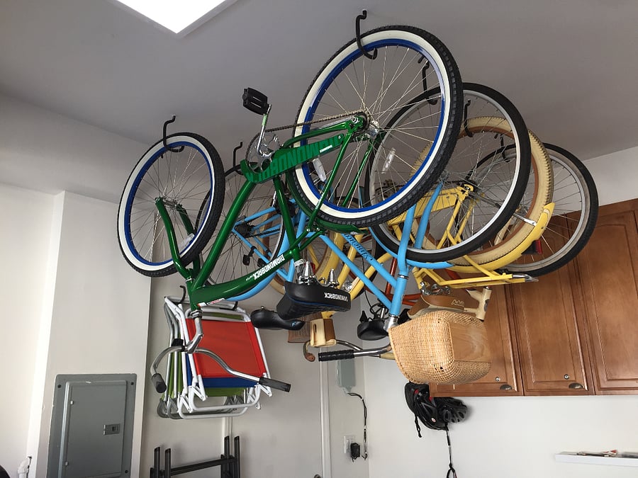 The house has a few bicycles to enjoy the many miles of beachfront bike trails in HB. 