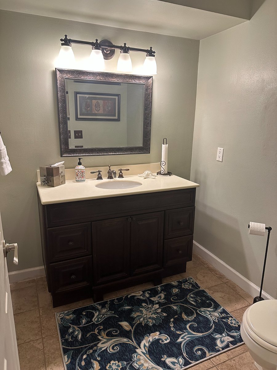 1/2 Bathroom
