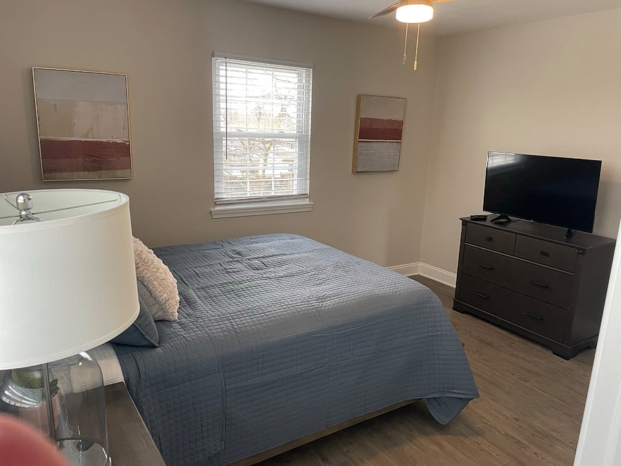 Blue Hen Room w/ Private bathroom