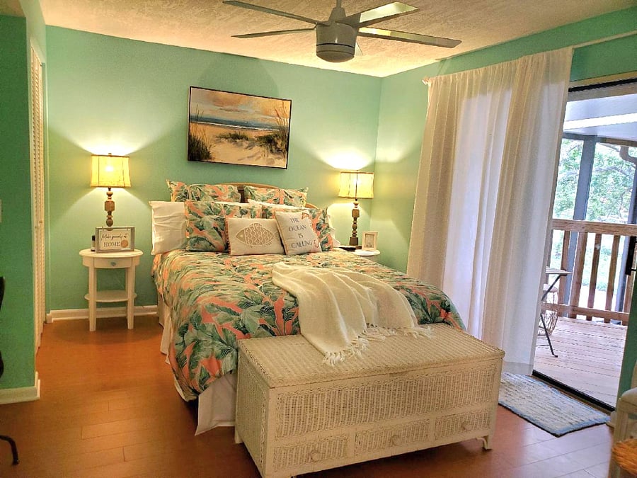 Queen bed