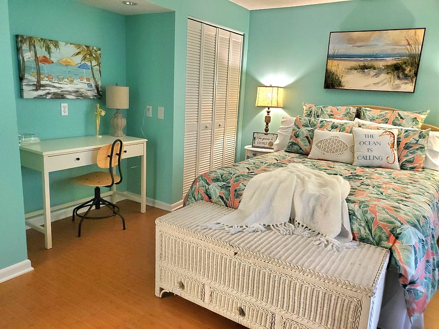 Bedroom 1 has desk alcove