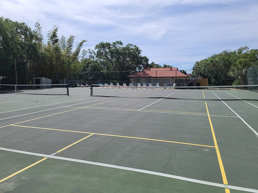 Tennis/pickleball court