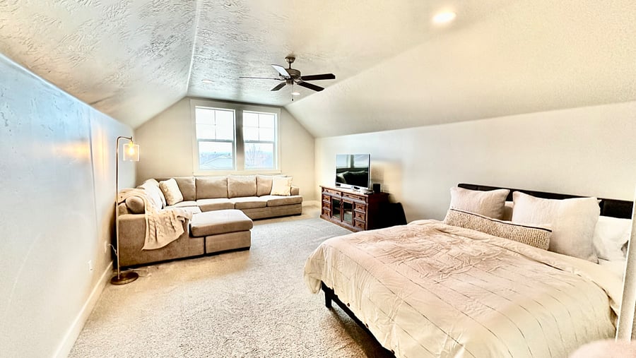 Bonus Room with Queen Bed