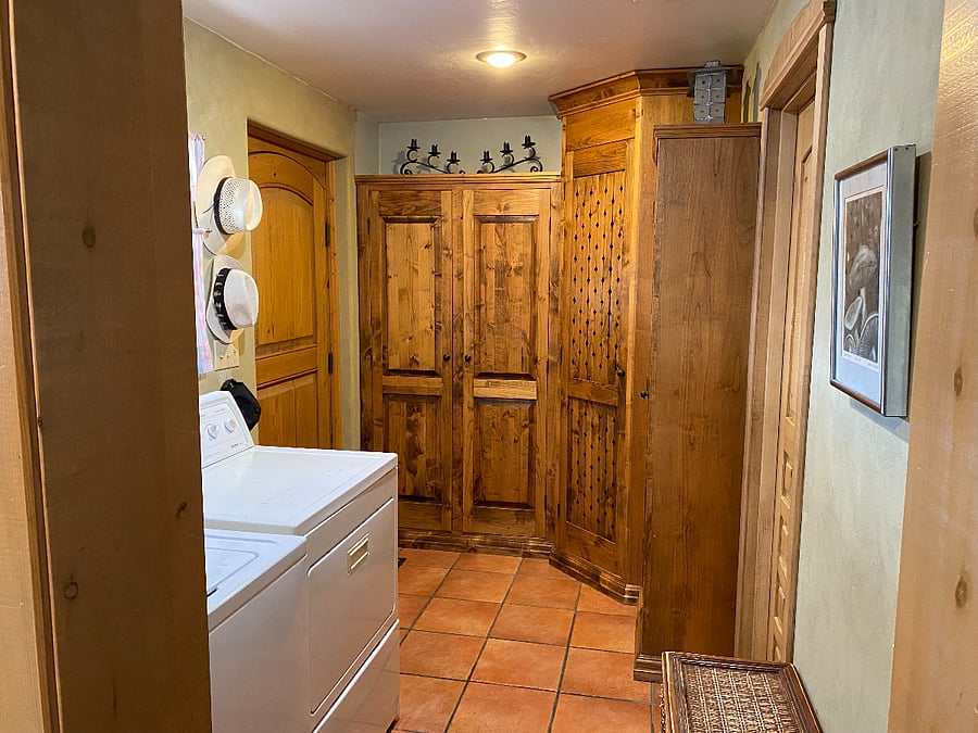 Utility room with washer & dryer