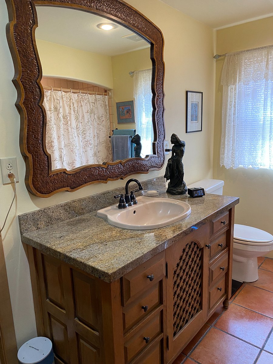 Bathroom between master bedroom & guest bedroom
