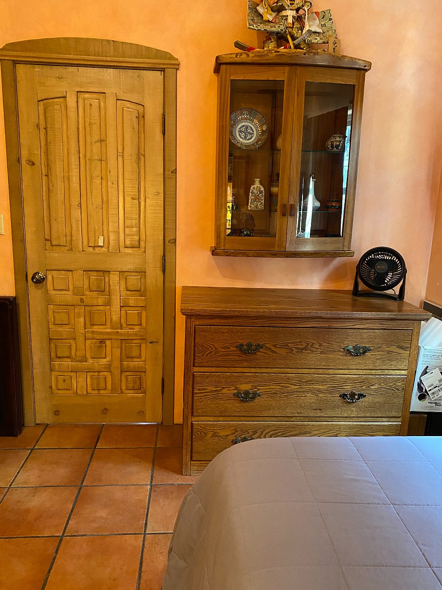 Guest bedroom & chest of drawers
