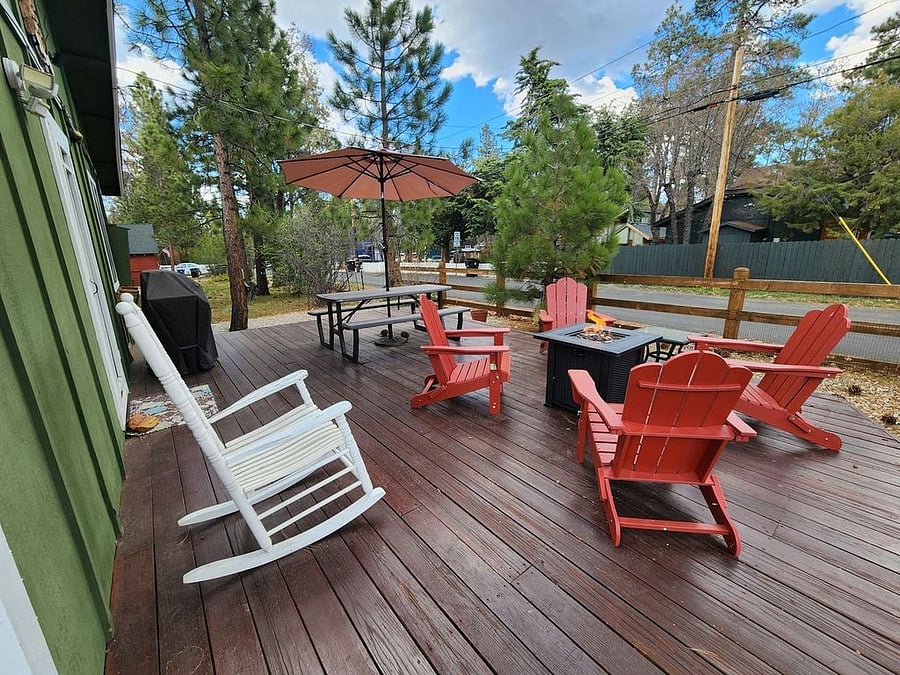 Take in the view from our spacious deckrock, lounge, fire up the BBQ, enjoy a drink, and repeat! The perfect place for friends and family to relax, connect, and make unforgettable Big Bear memories. 