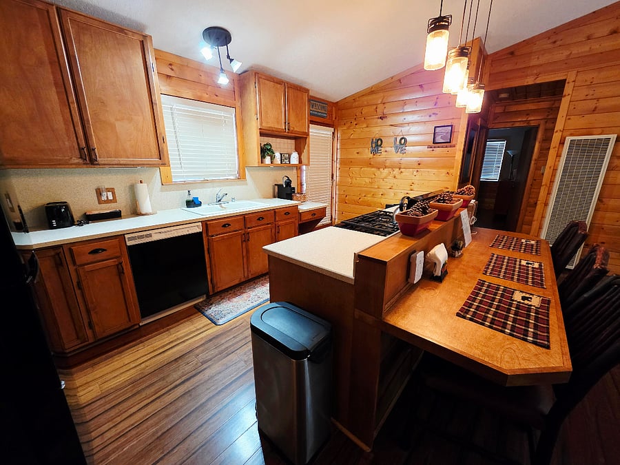 Picture your group preparing delicious meals in our fully equipped kitchen. With pots, pans, utensils, and all the essentials at your fingertips, its ready for every culinary adventure. 