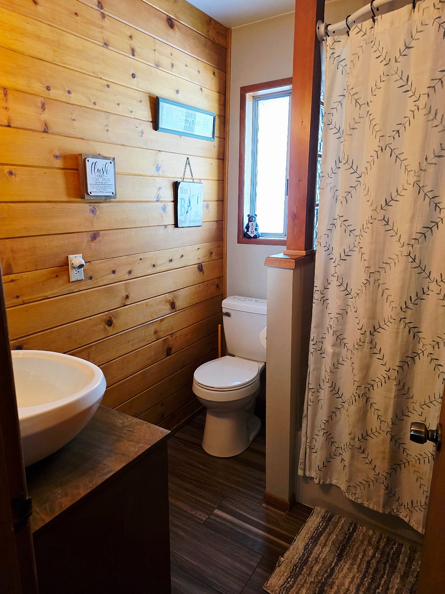 We take bathroom freshness to the next level! With thoughtful extras many cabins overlook, we ensure you feel right at homebecause cleanliness and comfort are our top priorities. 