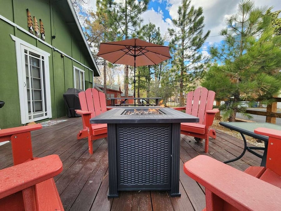 Gather around the warm fire pit with your favorite people. BBQ, dine, relax, and enjoy the outdoors while sharing great company on our serene deck. 