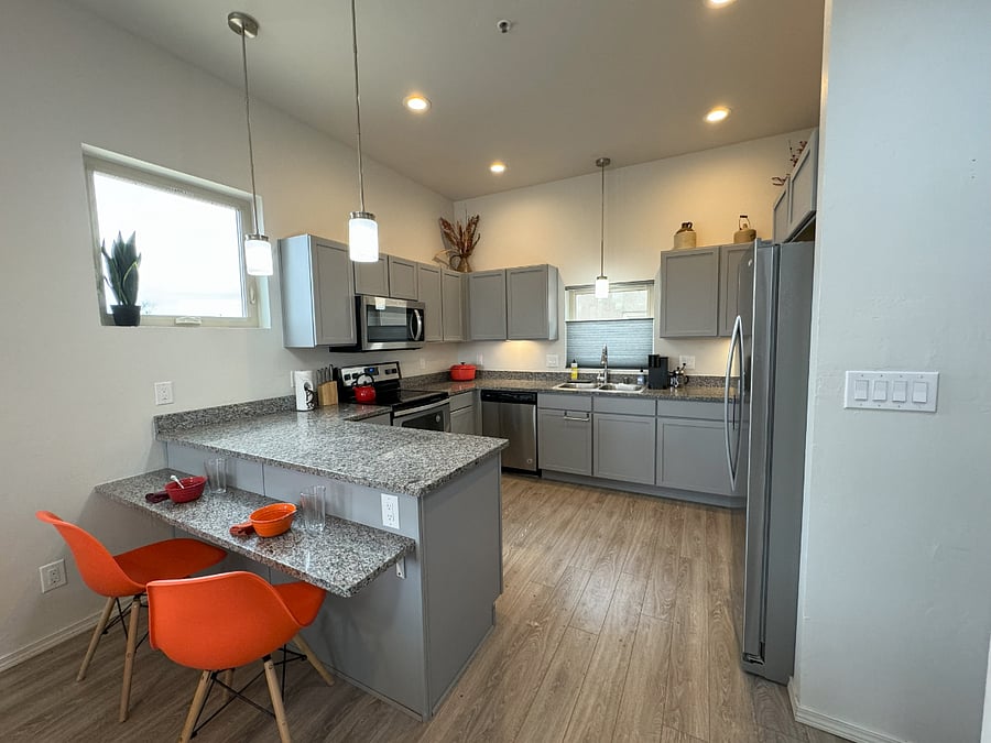 Furnished Finder property 676938_1 photo 2