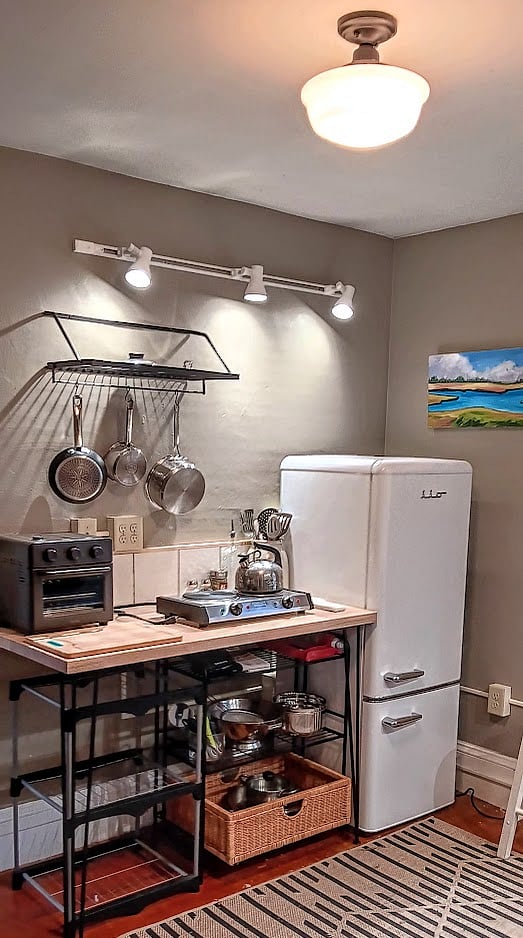 Kitchenette with cooktop, retro refrigerator (new), microwave, toaster oven/fryer, microwave, table/chairs.