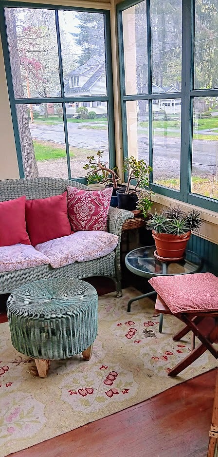 Guest has full access to half the front porch for sipping coffee, reading, relaxing.