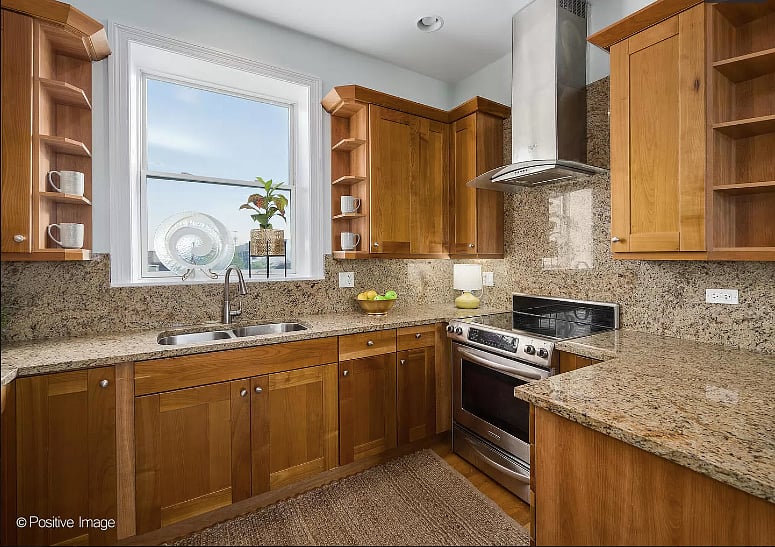 Full Kitchen w/ Stainless Steel Applicances
