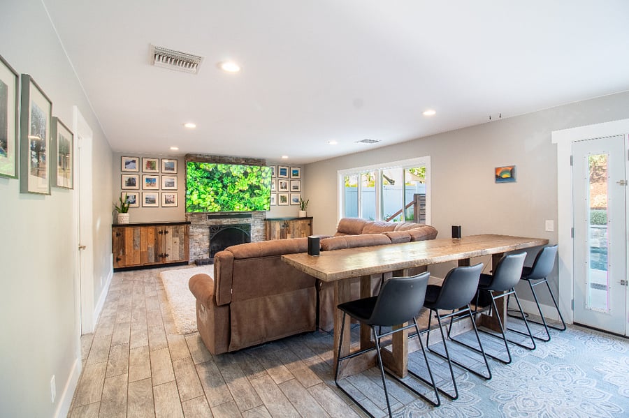 Family Room with 85" Smart TV

