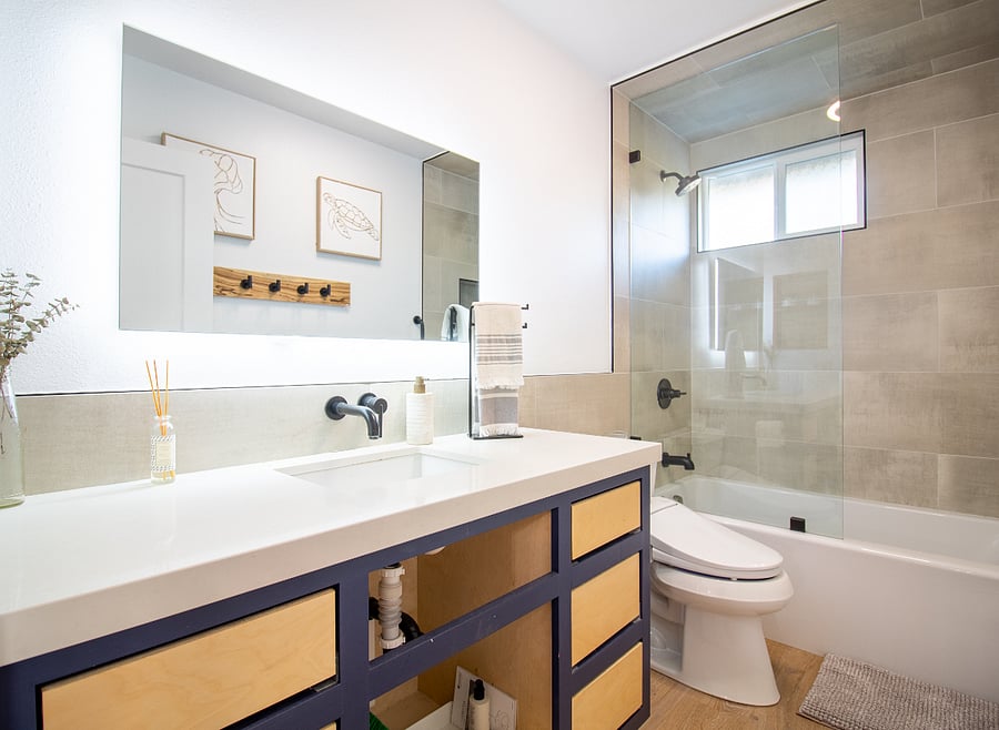 Hallway Bath Second floor
