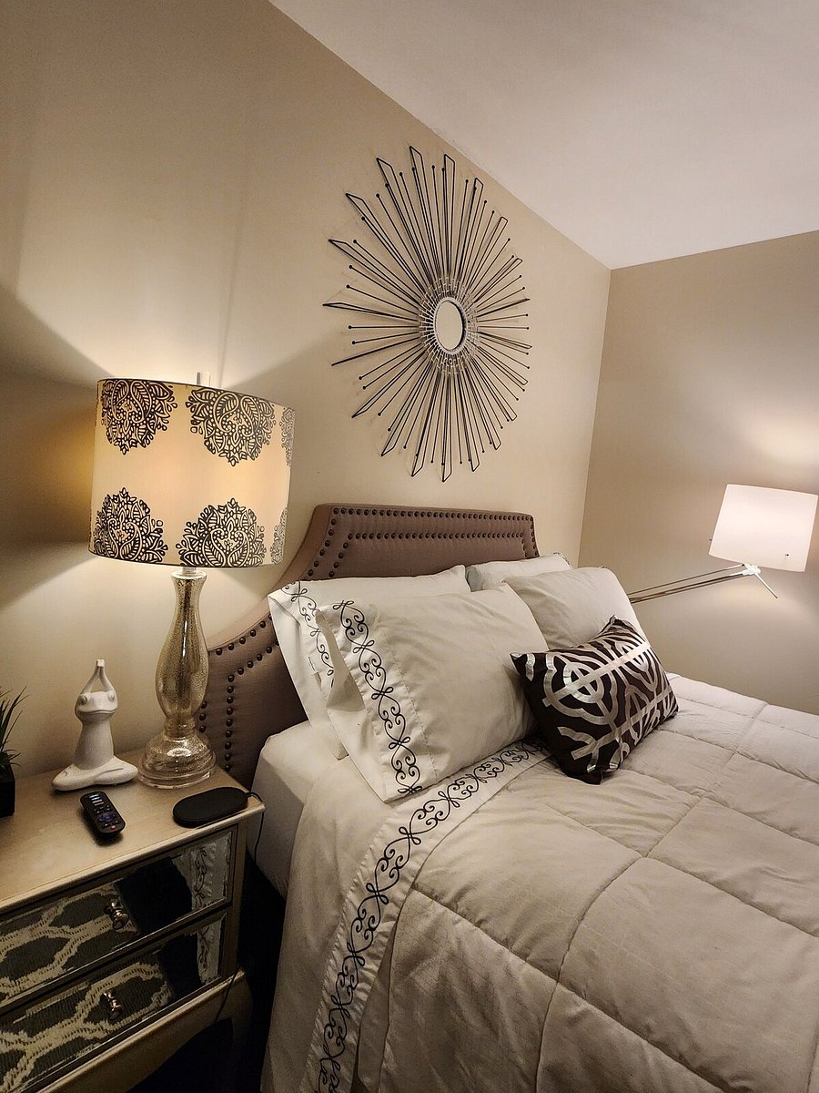 Room 1: Queen Bed and Work Station