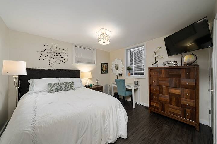 Room 2: Queen Bed and Work Station