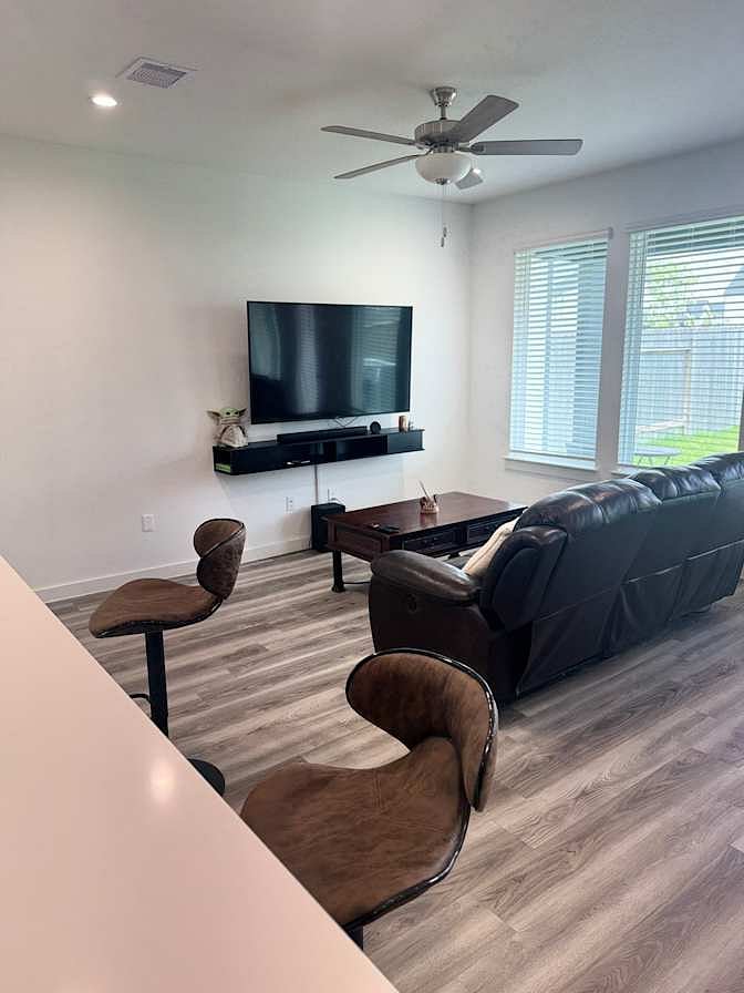 Furnished Finder property 677461_1 photo 3