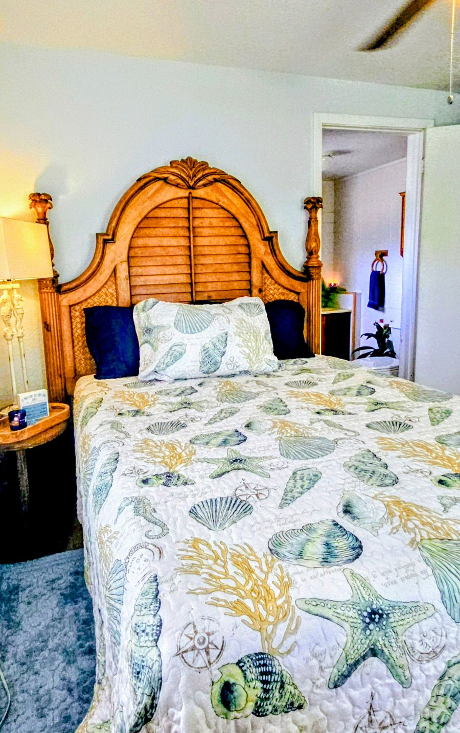 May Special! $925!  Queen room, comfy mattress with 3 inch memory foam pillowtop, 45" wall-mounted Smart TV.  Private attached bathroom with shower.
Additional furniture options include wide dresser, narrow shelving unit or cabinet, dressing table, desk, upon request.