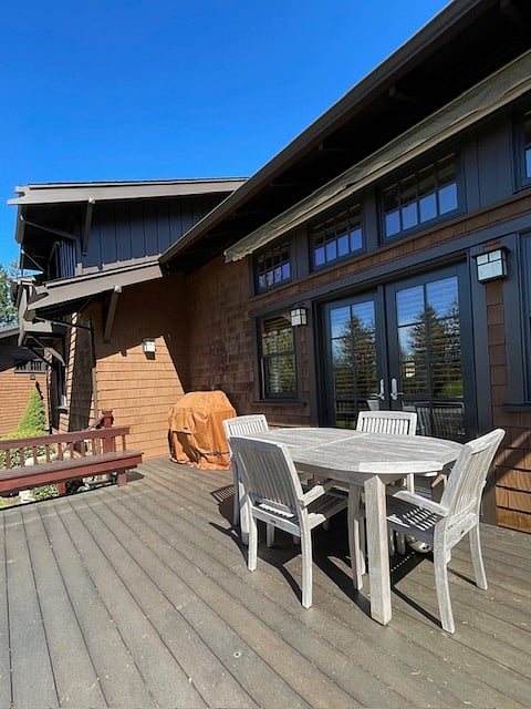 Large sunny deck with beautiful views. Large retractable awning