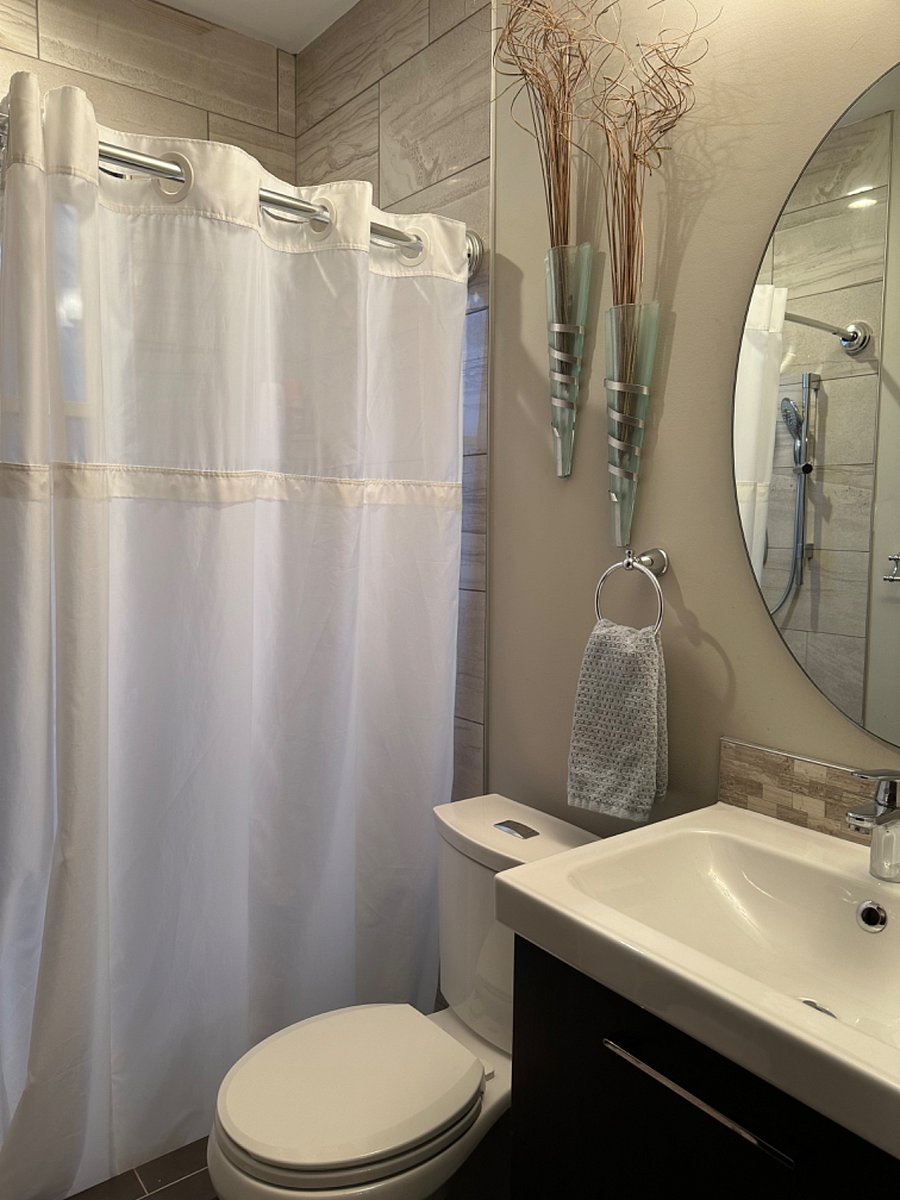 Full bath 1