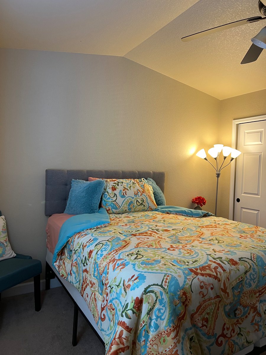 Second bedroom.