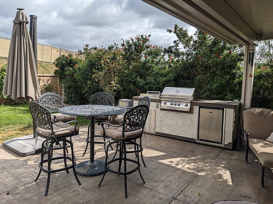 Outdoor patio and built in BBQ