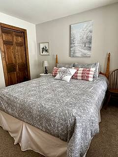 Queen bed in second bedroom