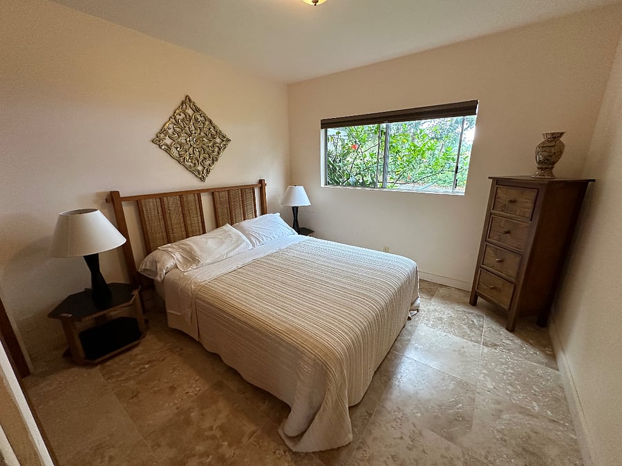 Bedroom with queen size bed