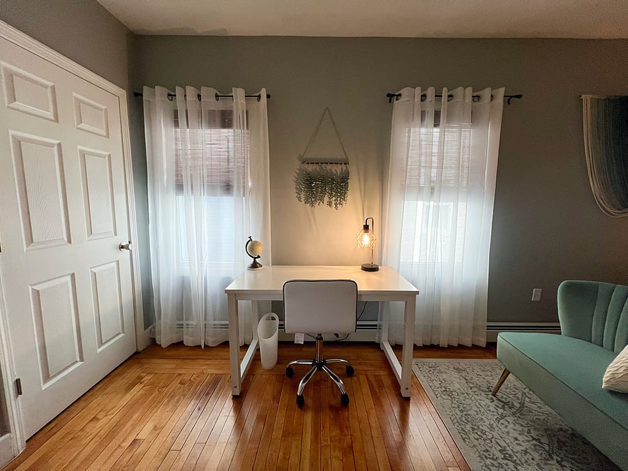 Bedroom 1 Working Station 
