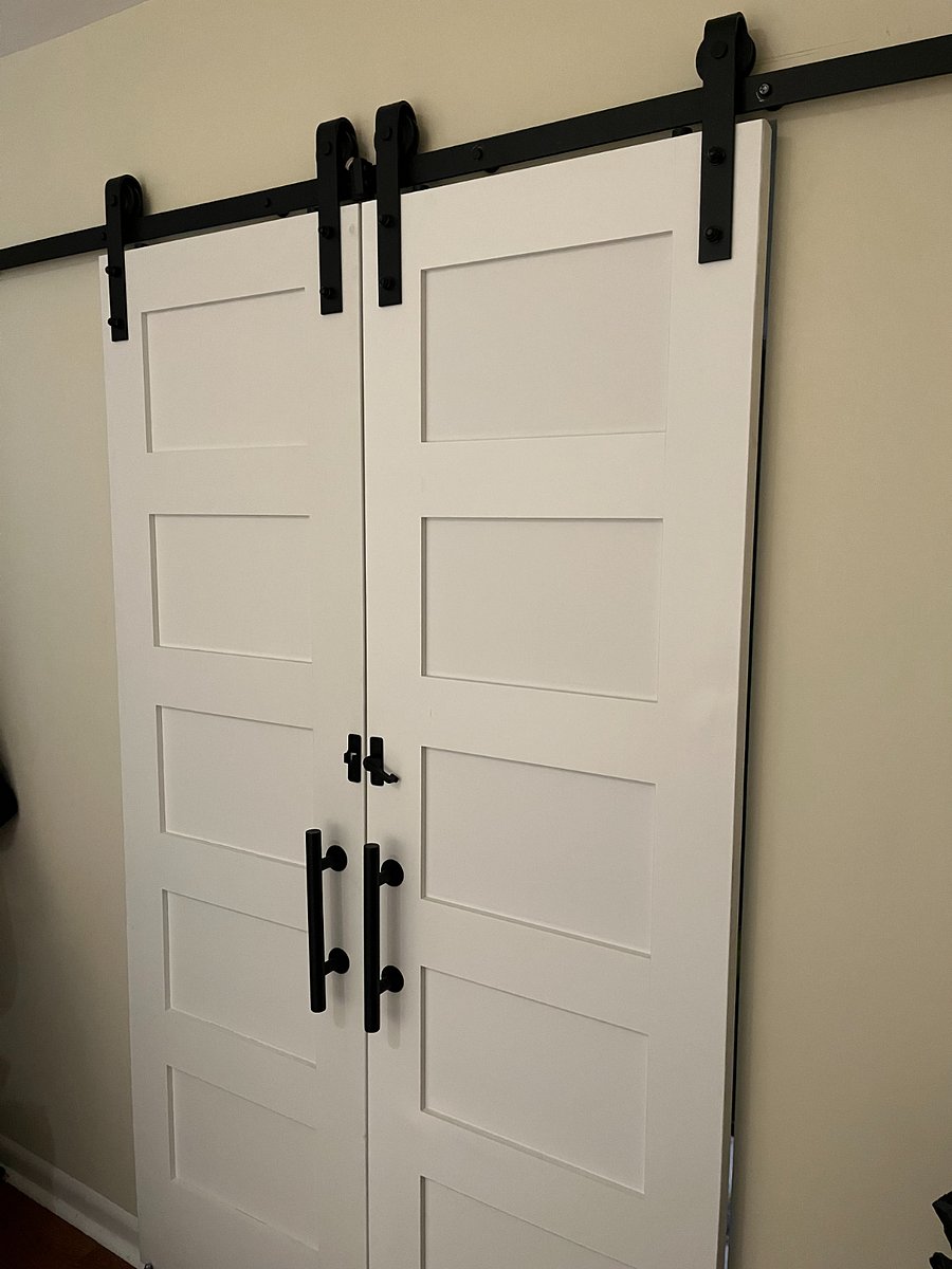 Lockable barn doors to second bedroom/den. 