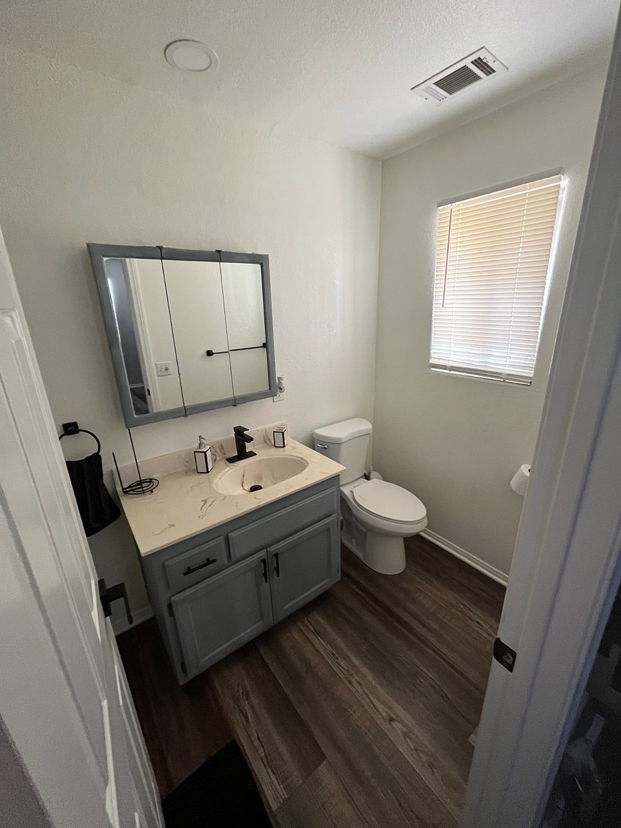 Toilet & Sink