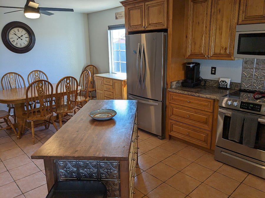 Dining area. Kitchen
