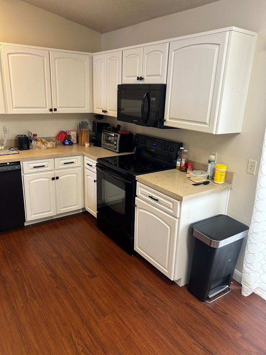 Fully equipped kitchen.