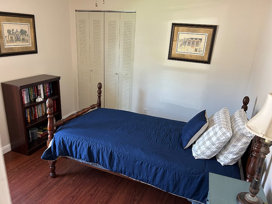 3rd bedroom with twin bed.