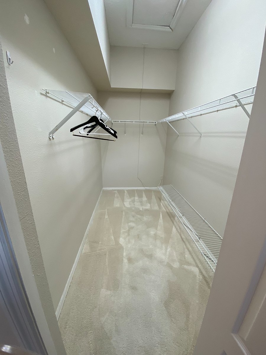 Main Bedroom Walk In Closet