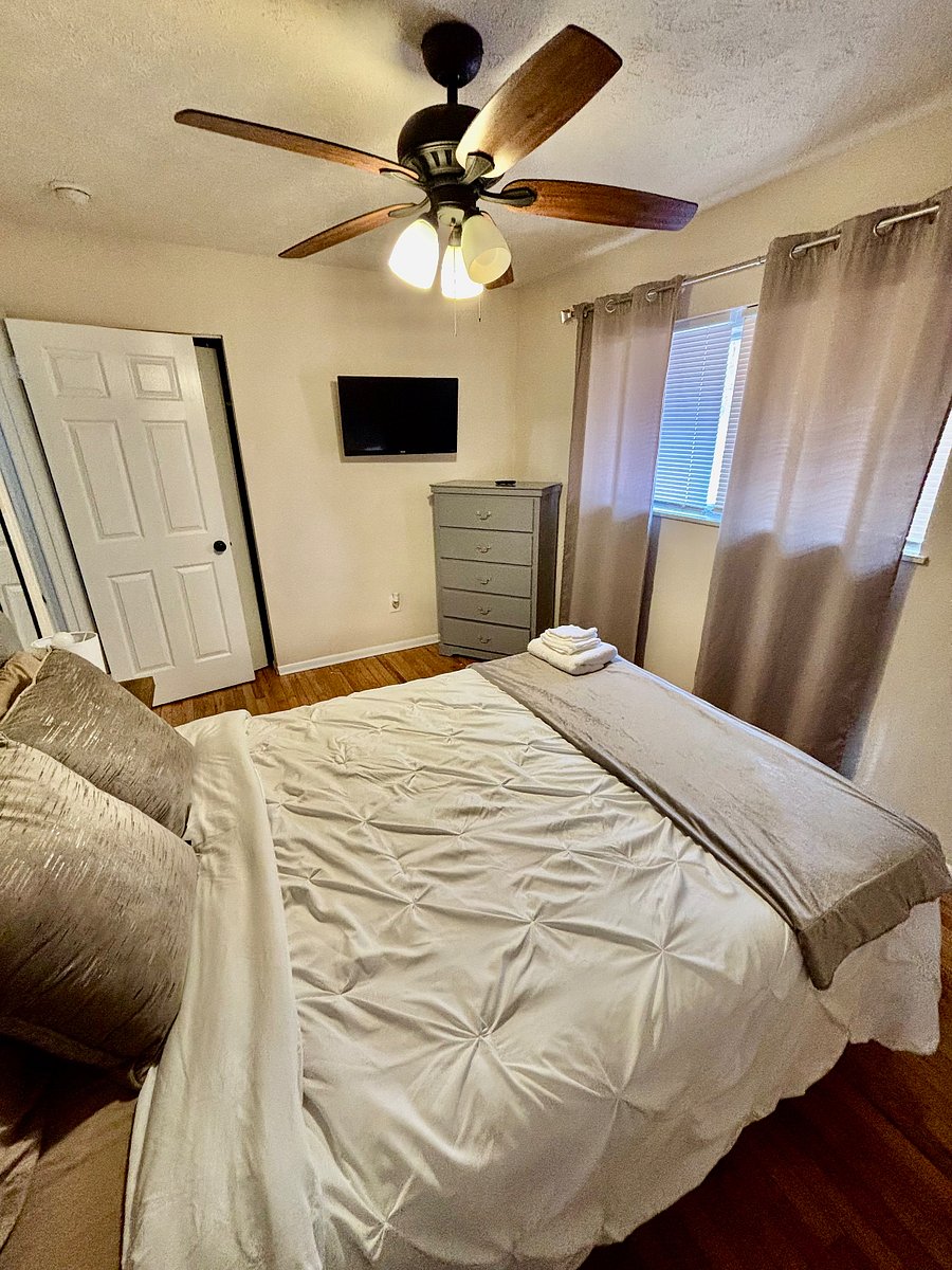 Full size bedroom, shared hall bathroom.
