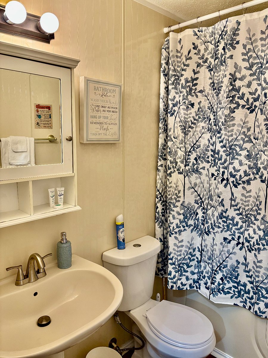 Shared Hall bathroom