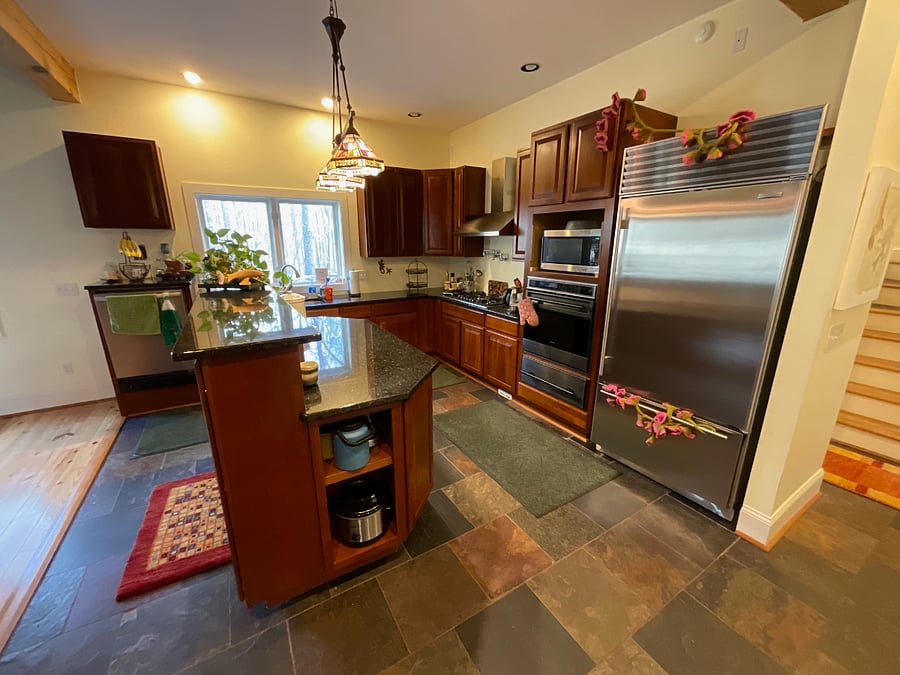 Fully equipped kitchen.