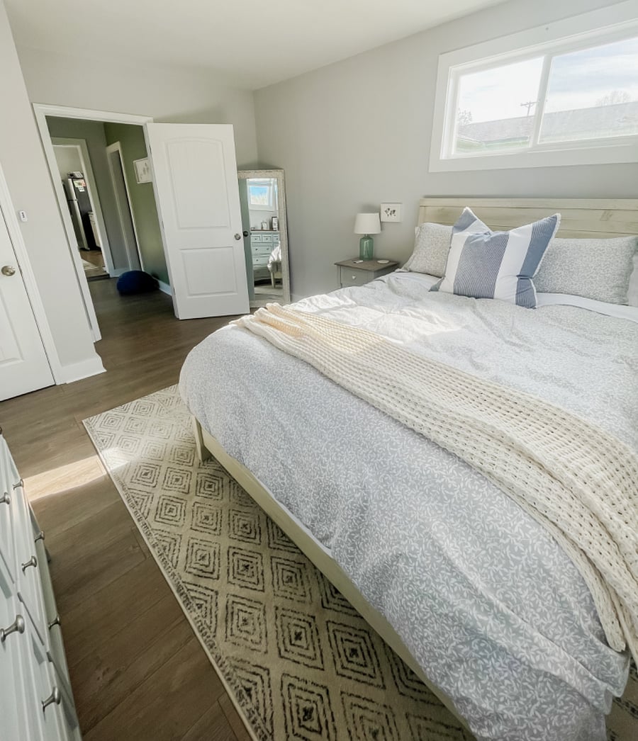 Bedroom 1 with queen sized bed. 