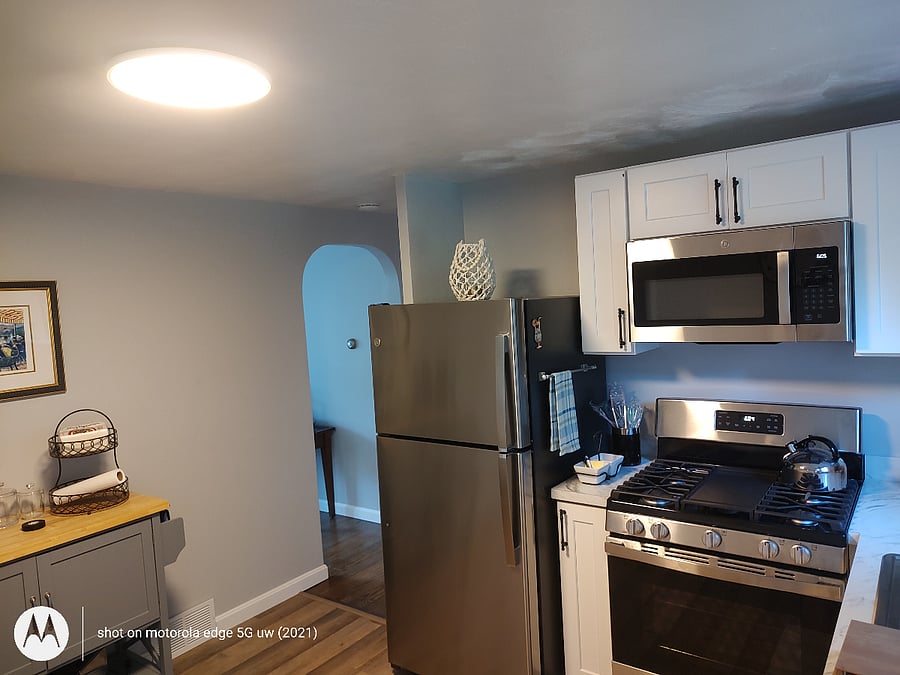 Remodeled eat-in KiKitchen with new appliances